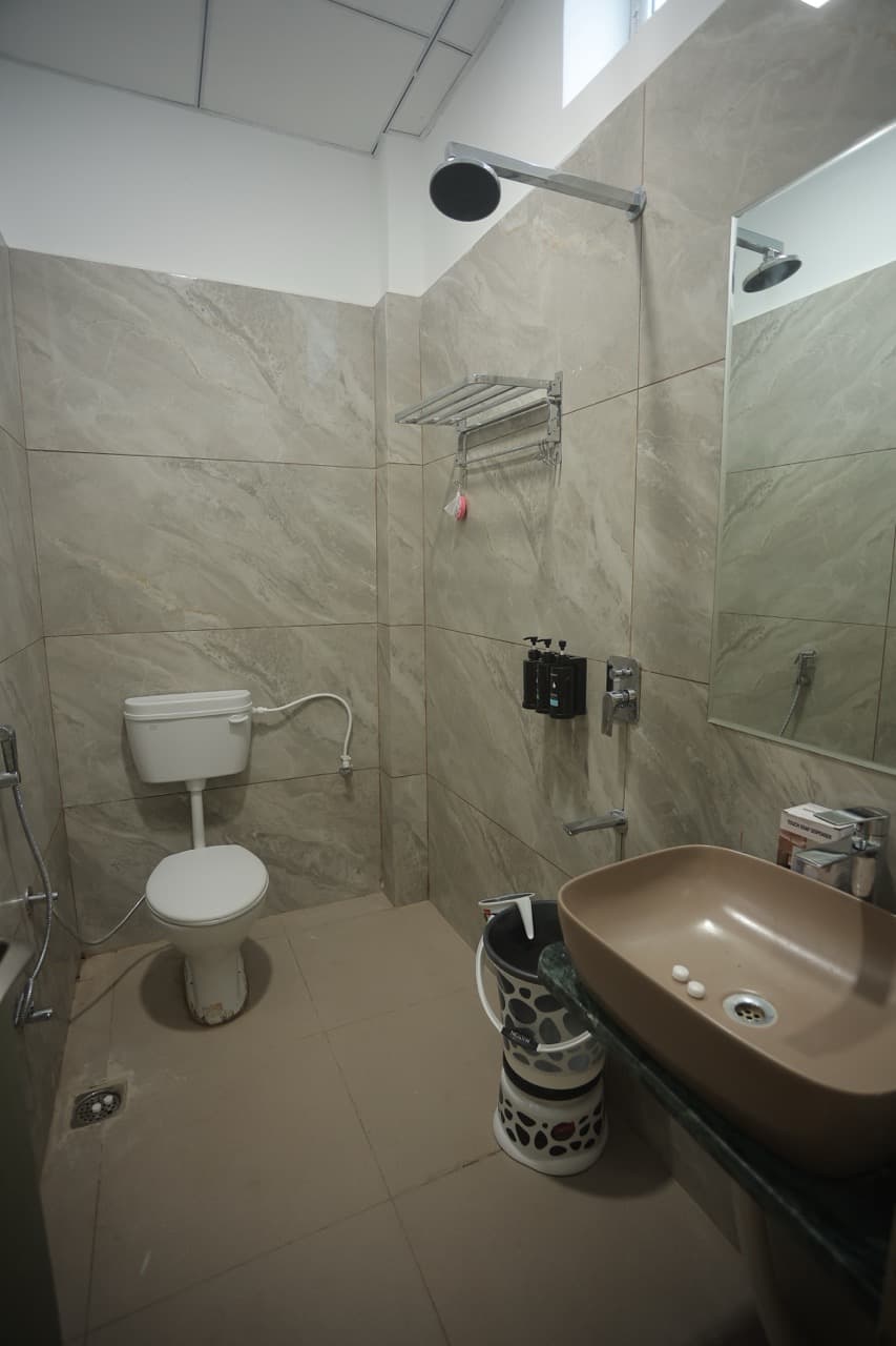 Super Deluxe – 2 Bed - Photo 6 at Hotel Prem Sadan near Pandokhar Sarkar Dham